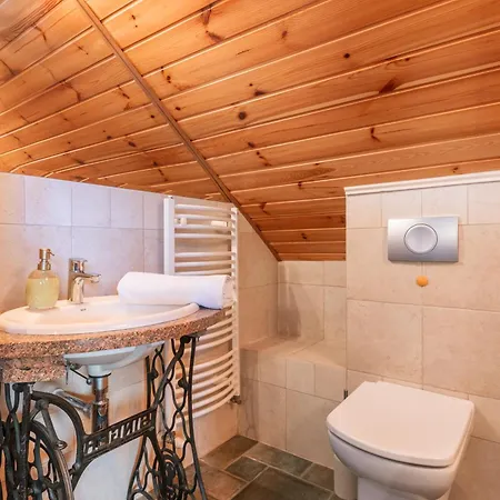 Dom Na Rozcesciu Bed & Breakfast